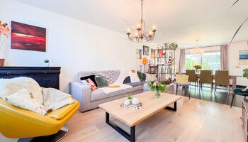 Halfopen gezinswoning met zuidgerichte tuin en carport