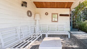 Halfopen gezinswoning met zuidgerichte tuin en carport