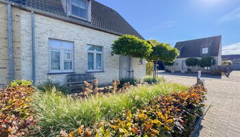 Halfopen gezinswoning met zuidgerichte tuin en carport