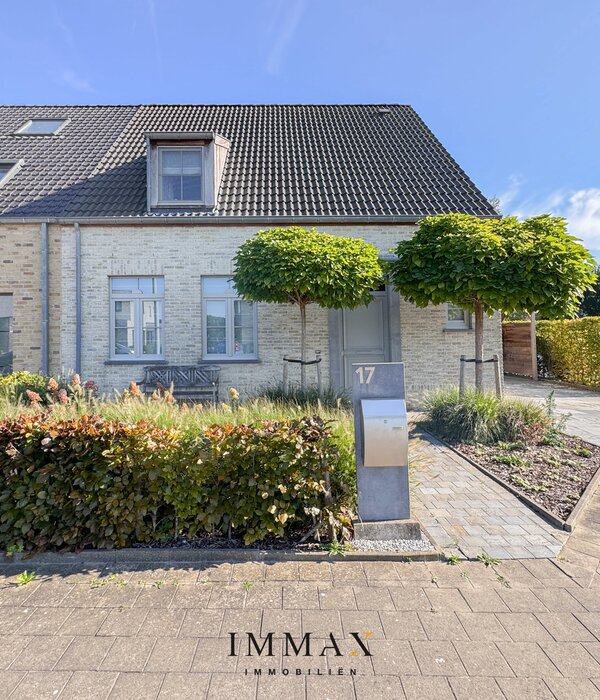 Halfopen gezinswoning met zuidgerichte tuin en carport