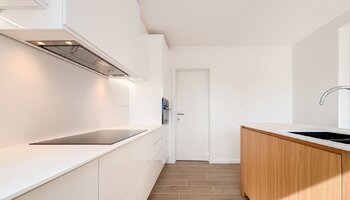 Halfopen woning met zongerichte tuin en inpandige garage