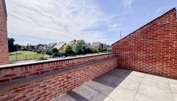 Halfopen woning met zongerichte tuin en inpandige garage