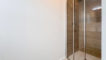 Halfopen woning met zongerichte tuin en inpandige garage