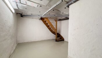 Halfopen woning met zongerichte tuin en inpandige garage