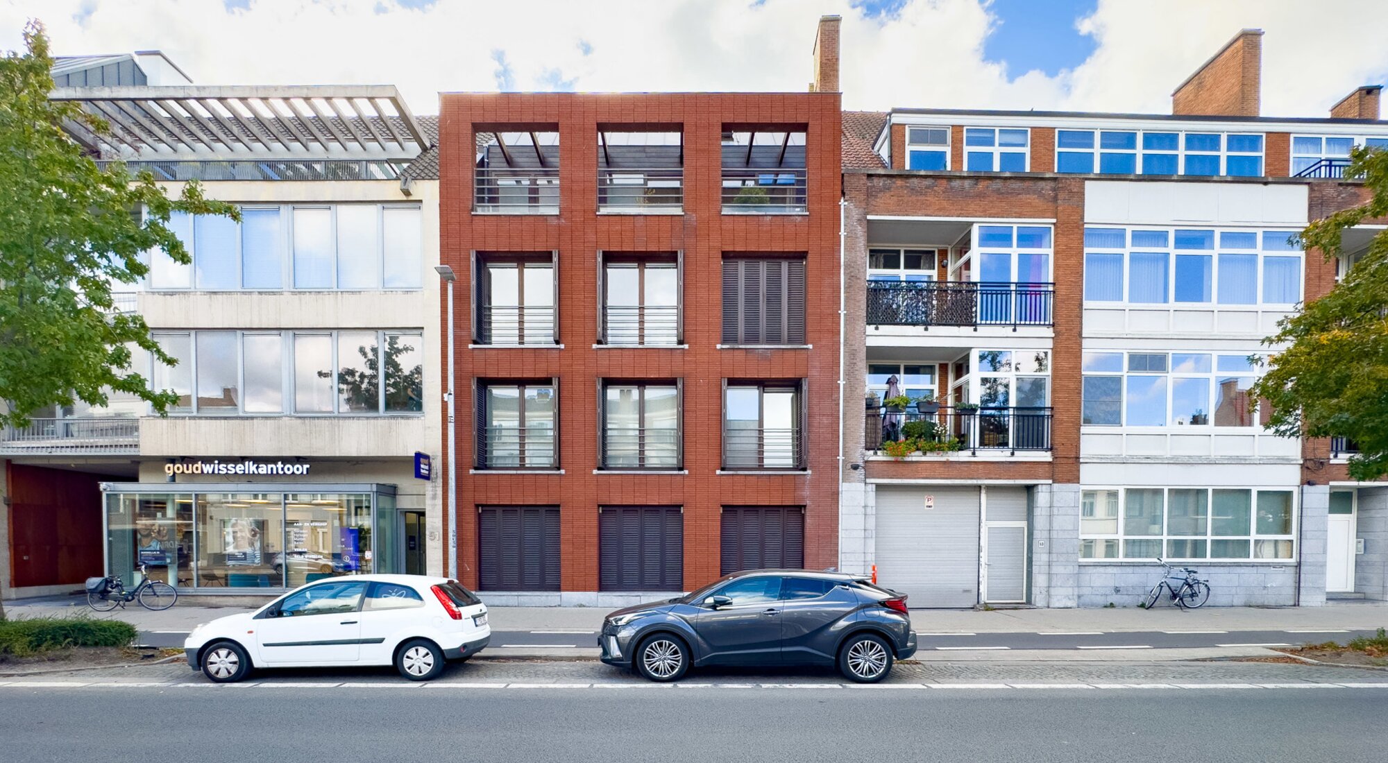 Appartement duplex prêt à emménager avec double place de parking.