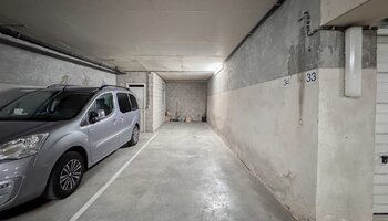 Appartement duplex prêt à emménager avec double place de parking.