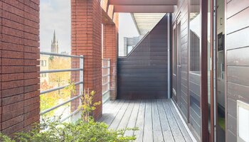 Instapklaar duplex appartement met dubbele autostaanplaats