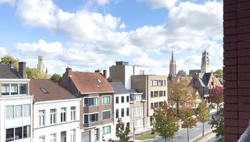 Instapklaar duplex appartement met dubbele autostaanplaats