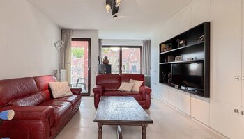 Instapklaar duplex appartement met dubbele autostaanplaats