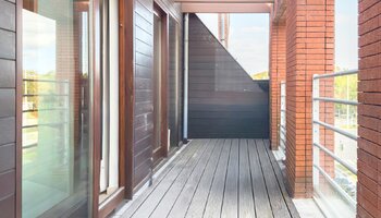 Instapklaar duplex appartement met dubbele autostaanplaats