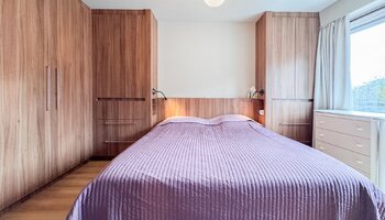 Instapklaar duplex appartement met dubbele autostaanplaats