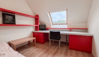 Instapklaar duplex appartement met dubbele autostaanplaats