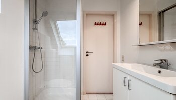 Instapklaar duplex appartement met dubbele autostaanplaats