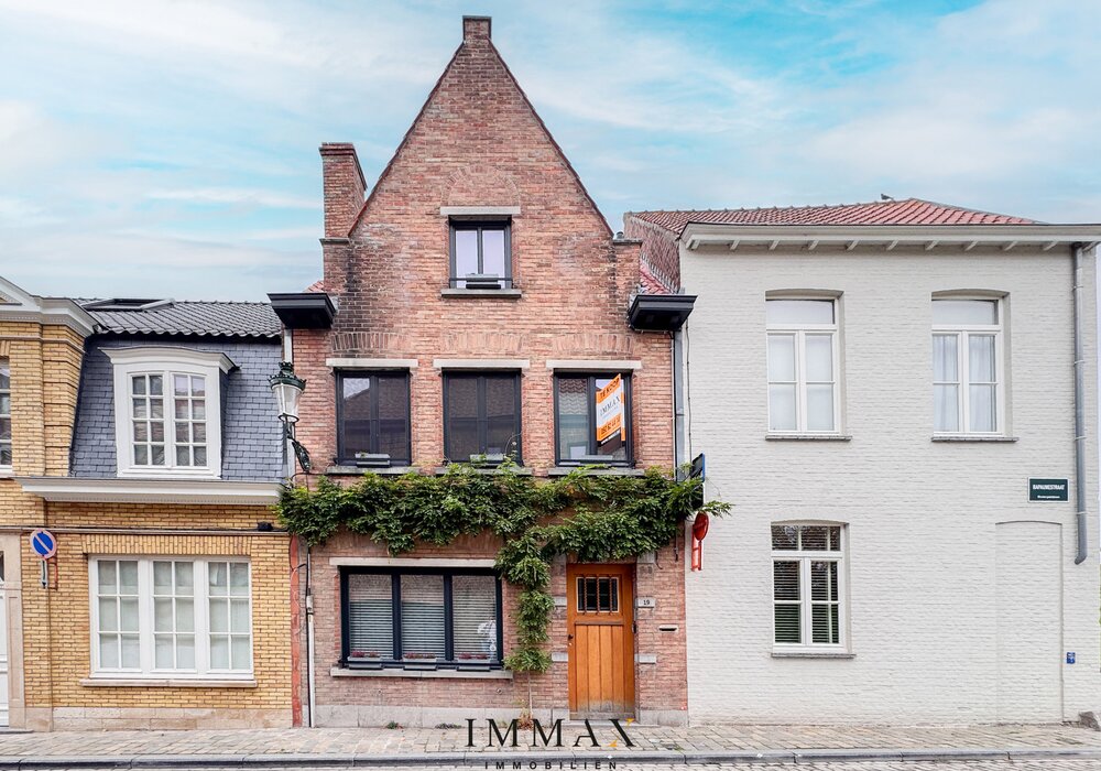 Hedendaagse, gerenoveerde ééngezinswoning