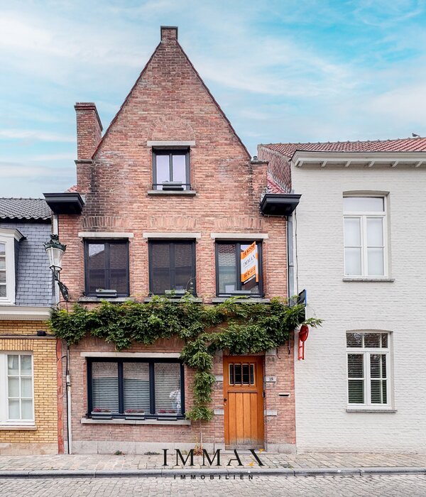 Hedendaagse, gerenoveerde ééngezinswoning