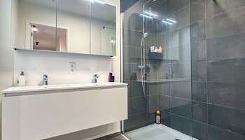 Recent en lichtrijk tweeslaapkamer appartement 