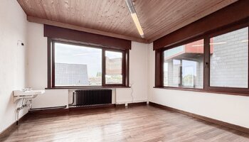 Kantoorruimte in authentiek gebouw op commerciële ligging langs de ring van Brugge