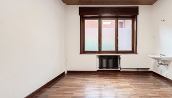 Kantoorruimte in authentiek gebouw op commerciële ligging langs de ring van Brugge