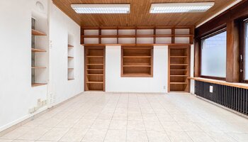 Kantoorruimte in authentiek gebouw op commerciële ligging langs de ring van Brugge