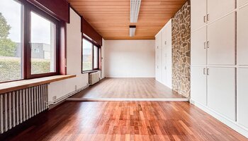 Kantoorruimte in authentiek gebouw op commerciële ligging langs de ring van Brugge