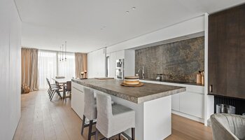 Exclusieve penthouse met 4-SLK in prestigieuze residentie nabij het Zegemeer en het centrum