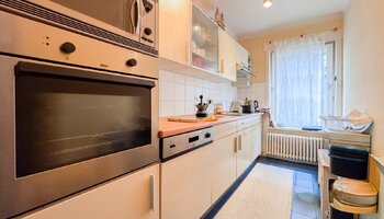 Ruim appartement met groot potentieel en ruim terras (17 m²) nabij het strand en het centrum