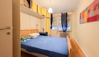 Ruim appartement met groot potentieel en ruim terras (17 m²) nabij het strand en het centrum