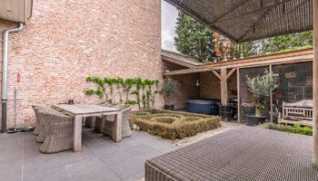 Authentieke en stijlvol gerenoveerde herenwoning met stadstuin en dakterras