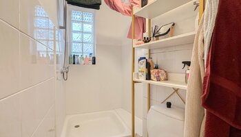 Ruim twee slaapkamer appartement