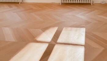 Authentiek gerenoveerd gelijkvloers appartement – Residentie Della Faille