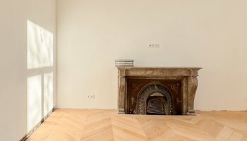 Authentiek gerenoveerd gelijkvloers appartement – Residentie Della Faille