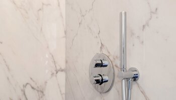 Authentiek gerenoveerd gelijkvloers appartement – Residentie Della Faille