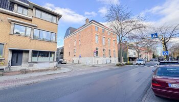Authentiek gerenoveerd gelijkvloers appartement – Residentie Della Faille