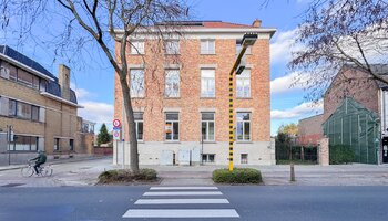 Authentiek gerenoveerd gelijkvloers appartement – Residentie Della Faille