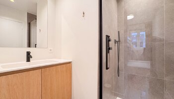 Mooi gerenoveerd 2SLK-appartement in de Lippenslaan