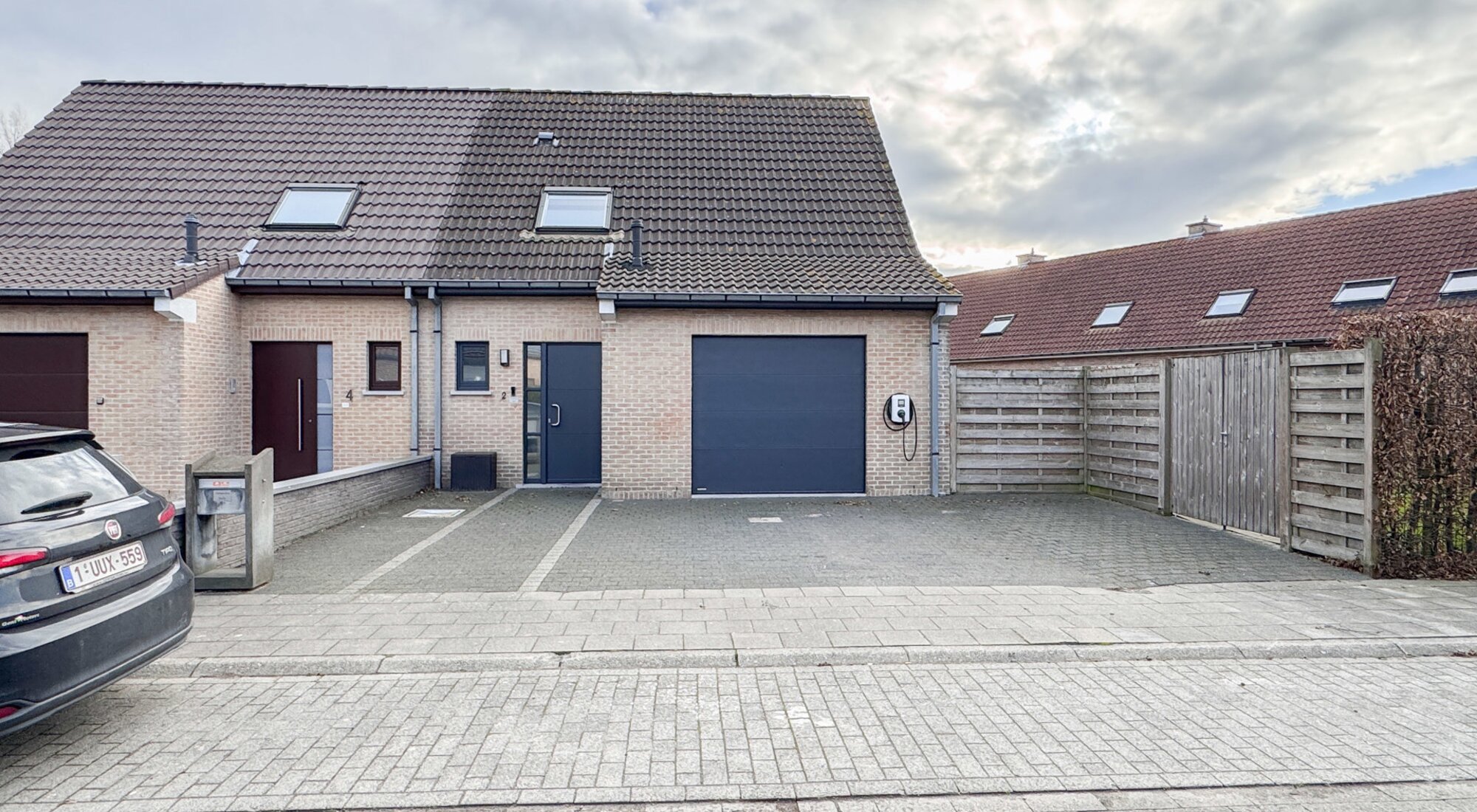 Instapklare halfopen eengezinswoning met zuidgerichte tuin