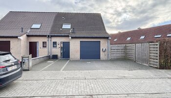 Instapklare halfopen eengezinswoning met zuidgerichte tuin