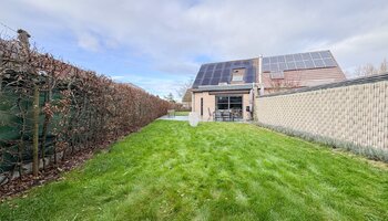 Instapklare halfopen eengezinswoning met zuidgerichte tuin
