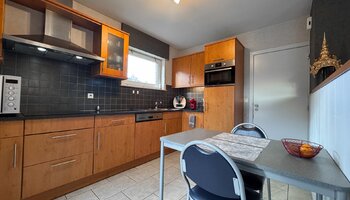 Instapklare halfopen eengezinswoning met zuidgerichte tuin