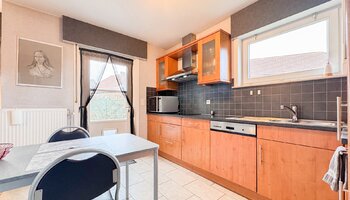 Instapklare halfopen eengezinswoning met zuidgerichte tuin