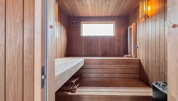 Instapklare halfopen eengezinswoning met zuidgerichte tuin