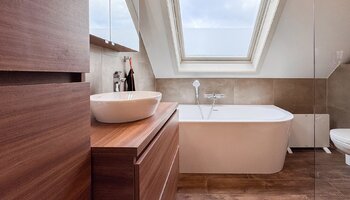 Instapklare halfopen eengezinswoning met zuidgerichte tuin