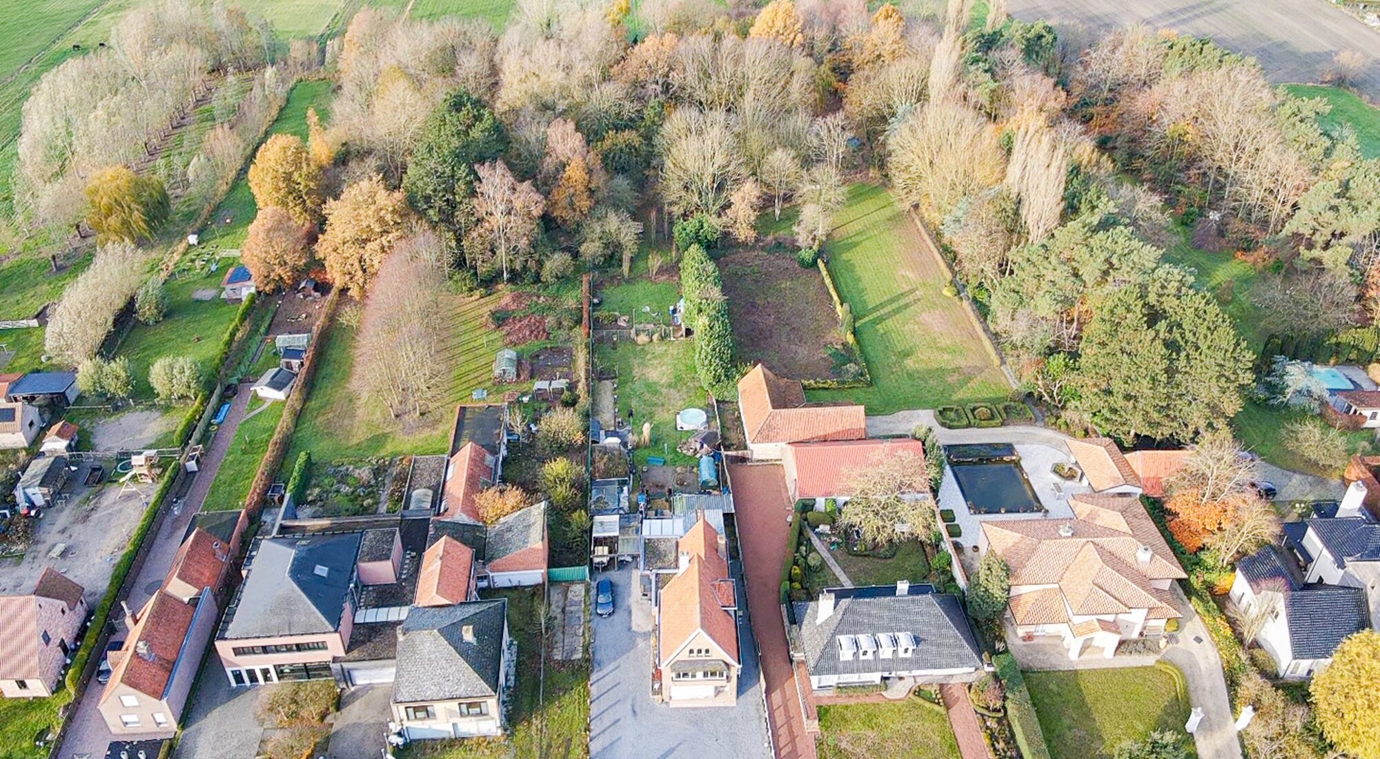 Te renoveren open bebouwing op groot perceel 2.787 m²