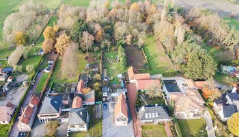 Te renoveren open bebouwing op groot perceel 2.787 m²
