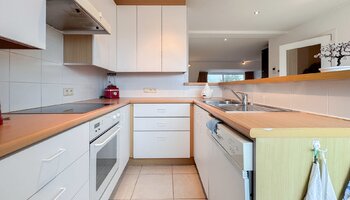 Ruim duplex-appartement met 2SLK gelegen in het hart van Heist-aan-Zee