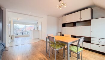 Ruim duplex-appartement met 2SLK gelegen in het hart van Heist-aan-Zee