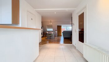 Ruim duplex-appartement met 2SLK gelegen in het hart van Heist-aan-Zee