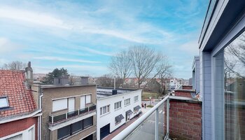 Ruim duplex-appartement met 2SLK gelegen in het hart van Heist-aan-Zee