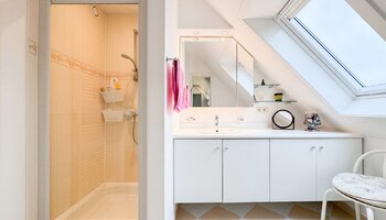 Ruim duplex-appartement met 2SLK gelegen in het hart van Heist-aan-Zee