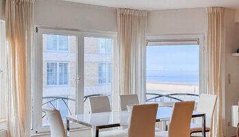 Ruim en breed 2SLK-appartement met zijdelings zeezicht vlakbij het Rubensplein